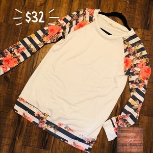 Adorable floral sleeved tunic sweatshirt!